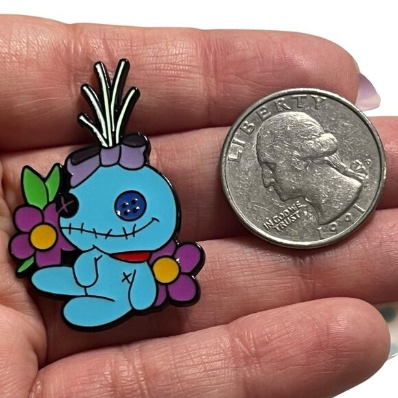 Lilo and Stitch Scrump Doll Enamel Pin - Picture 3 of 6
